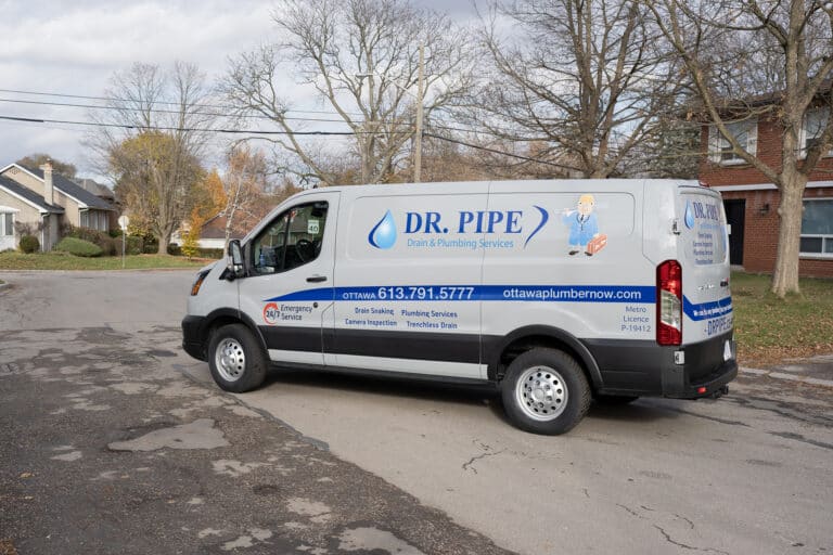 Dr. Pipe technician in front of a service van for clogged bathtub service in Ottawa
